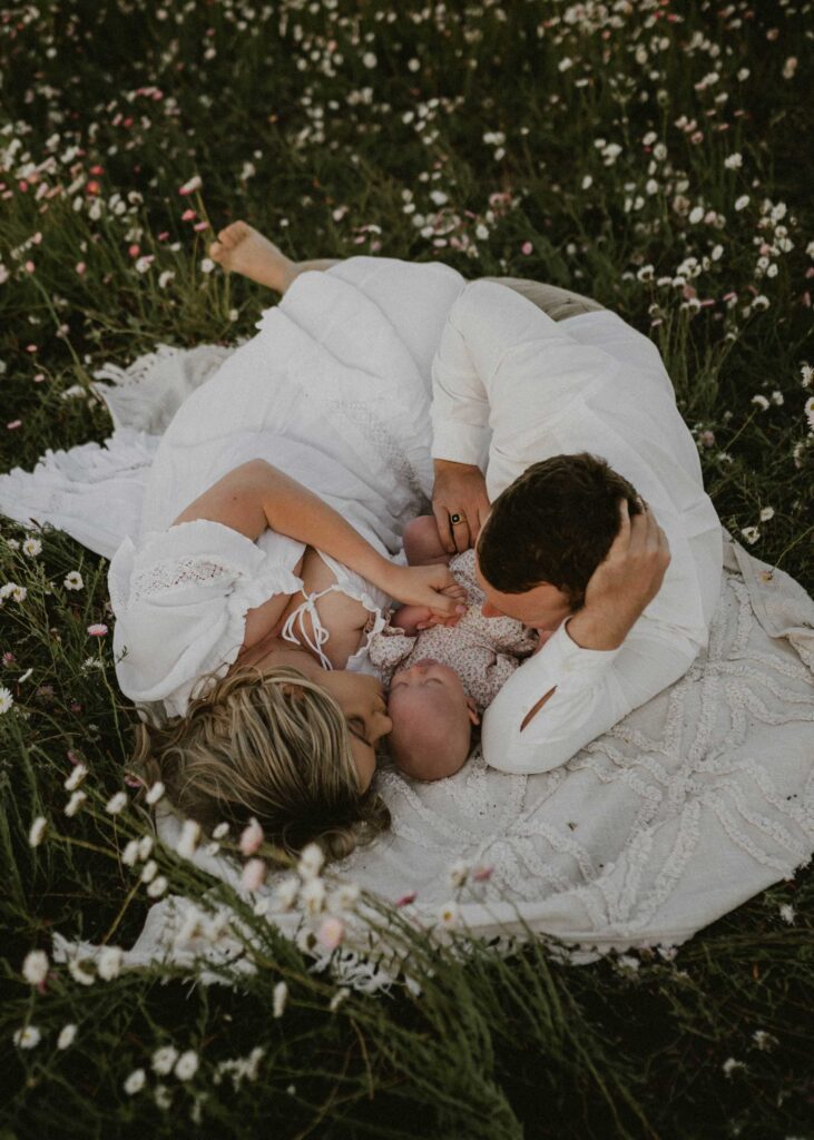 spring family photo daisy field