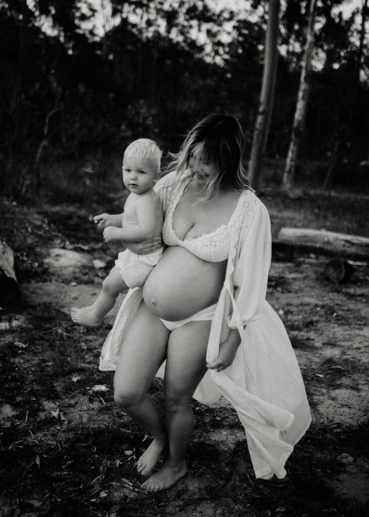 Motherhood maternity photos 